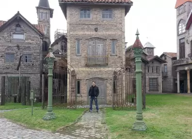 Dos castillos medievales descansan en Buenos Aires