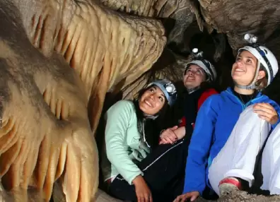 Caverna de las Brujas: naturaleza e historia en el sur mendocino